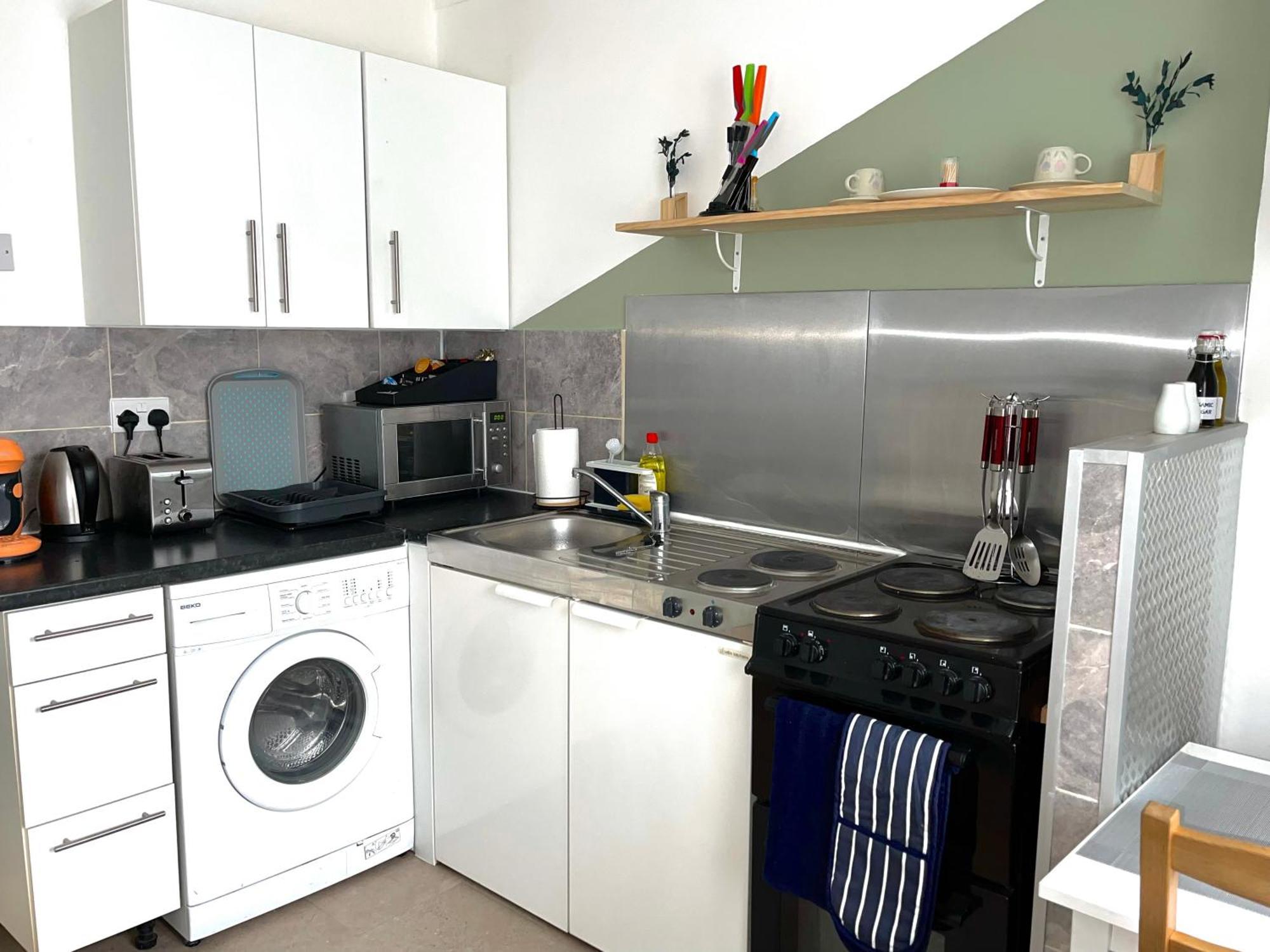 Crescent Apartment - Modern 1 Bedroom First Floor Goodmayes ภายนอก รูปภาพ